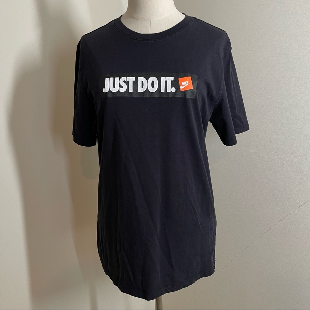 Nike Black Cotton Short Sleeve Tee Shirt - Size Medium* Runs Like a Small